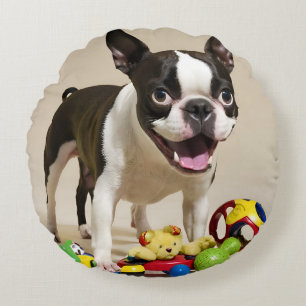 Boston Terrier Hund spelar med Leksak Rund Kudde