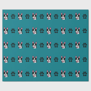 Boston Terrier med tassar som slår in papper Presentpapper
