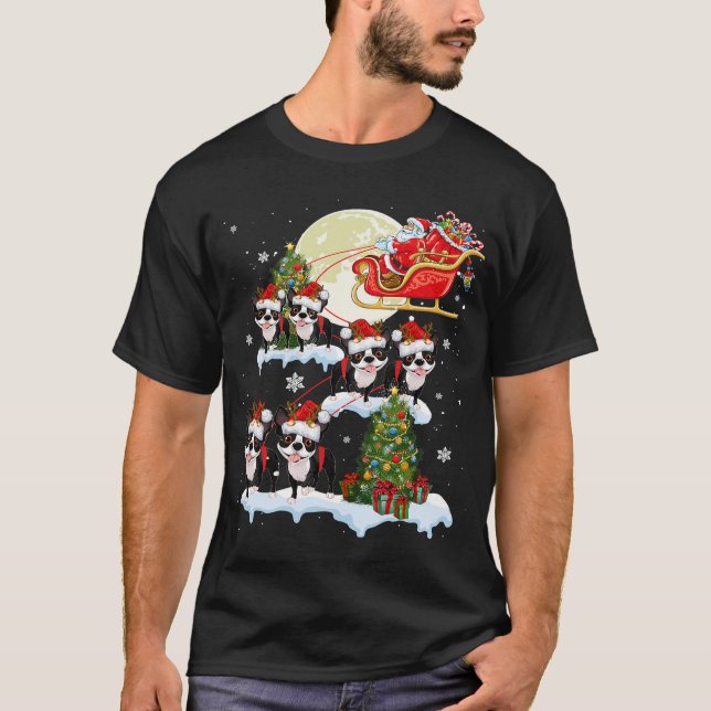 Boston Terrier Reindeer jul Santa Riding Hund T Shirt (Framsida)