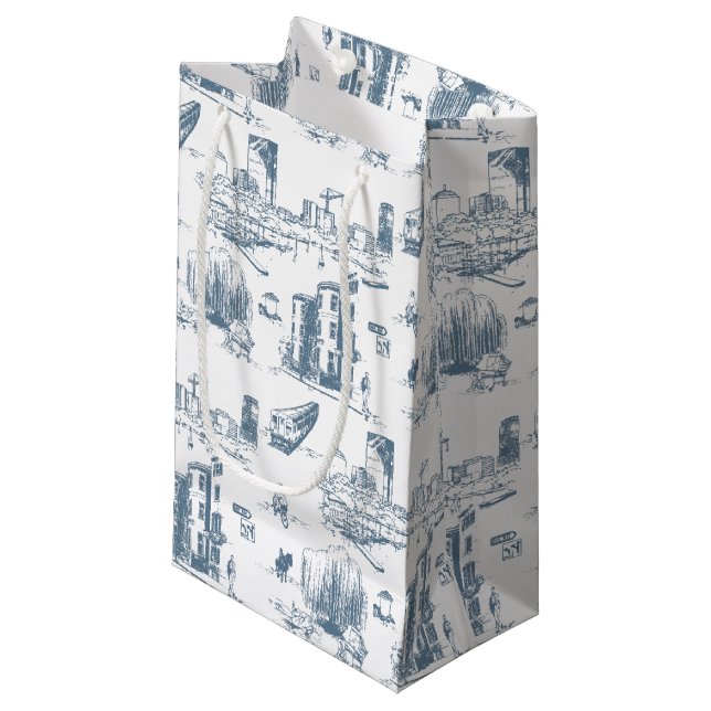 Boston Toile Blue Gift Bag (Framsidan Vinklad)