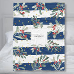 Botaniker från Family Monogram Modern Chic Winter Fleecefilt<br><div class="desc">Håll dig varm och mysigt med den här fleece-filten med ditt monogram initialt och namn omgivet av handmålade botaniska vattenfärger och bär som ställs mot en marin och vit strimlad bakgrund - allt accentuerat av faux guld glittery polka dots. Roligt och festtid - perfektens uppvärmning av hemmet, födelsedagspresent eller vintergåva....</div>