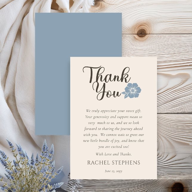 Botanisk Baby Shower Tacksamhetskort Sälgblå Tack Kort (Elegant botanical baby shower thank you card with blue sage floral accent on neutral background)