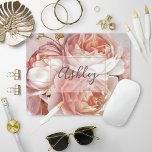 BOTANISK BLOMMIGT PEONY Namn Monogram Musmatta<br><div class="desc">BOTANICAL BLOMMIGT PEONY Namn Monogram Mouse Pad - dekorera ditt skrivbord i stil med denna vackra musknapp med en vacker bukett av rosa ros och peony, över en vacker rosa och blå vattenfärgsbakgrund. En elegant, vit, sårad lagrar som gränsar till en innerfaux faux löv-stroke ramar i namn, i vacker grått-manustypografi....</div>