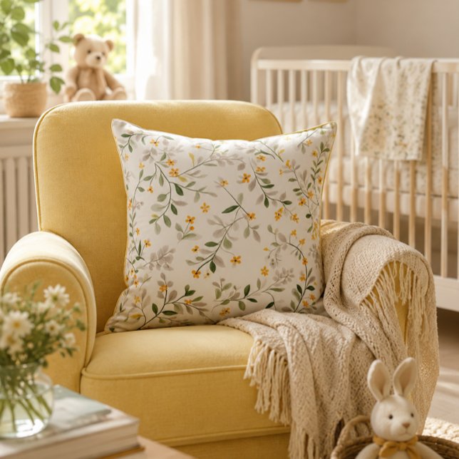 Botanisk blomsterkuddfodral för barnkammare kudde (Soft botanical floral pillow for a warm, timeless nursery and cozy home decor.)