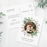 Botanisk julfotboll Grönt Gift med och Merry Photo Vykort<br><div class="desc">Denna fotojul | Helgdag-vykort har färgat eucalyptus,  grönt löv,  röda bär,  gräs grenar med ett cirkelfoto. Om du vill ha en mer avancerad anpassning av den här designen klickar du på länken "anpassa ytterligare". Matchande objekt är också tillgängliga.</div>