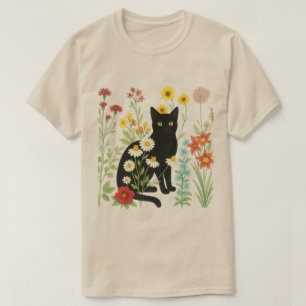 Botanisk natur – svart katt i vildblomsterträdgård t shirt