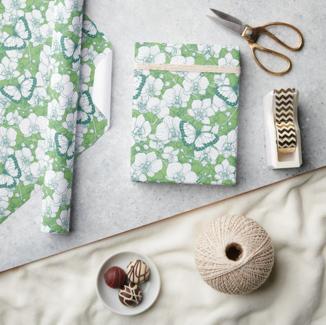 Botanisk orkidé trädgård med fjärilar i grönt presentpapper (Hantverk)