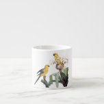 Botanisk papegoja espressomugg<br><div class="desc">Mugg har en elegant, en naturlig utformning, med en typisk illustration av två blommor och löv i sitta. Utformningen liknar botaniska eller zoologiska illustrationer från det gamla bokar, med känsliga detaljer och mjukt färg. Klassisk design: Den ljusa gulten och ljusblå papegojans illustration, i kombination med vita blommor och skarpt ritad...</div>