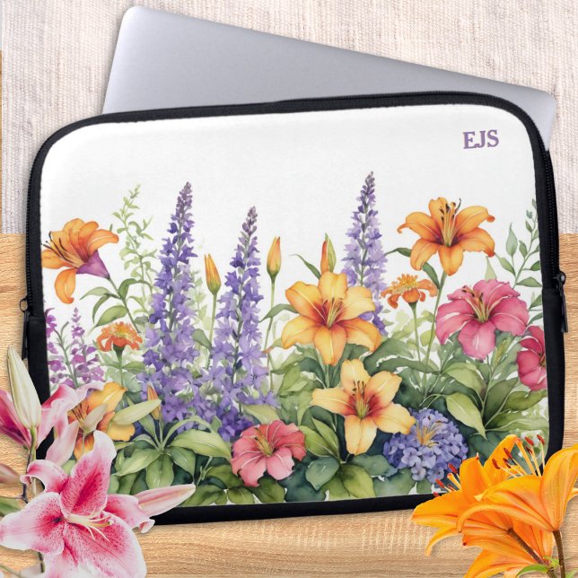 Botanisk trädgård Blommor Vacker Blommig Monogram Laptop Fodral (A pretty monogrammed laptop cover with colorful floral design)