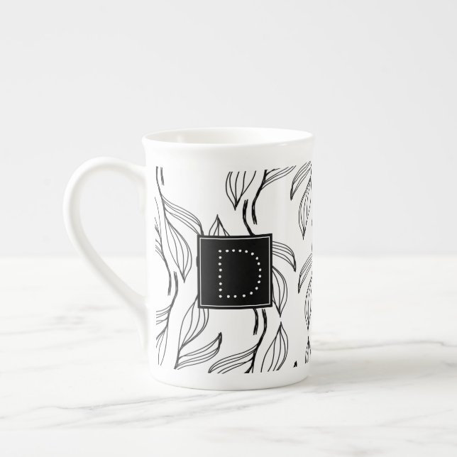 Botaniska Blommigten Black and White Monogram Benporslin Mugg (Vänster)