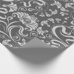Botaniska Grått- och Silver Hues-skadedjur Presentpapper<br><div class="desc">Den här fina presentfigursättningen koordinerar med vår två Black Brides Bröllop Collection och har en damm som botaniskt mönster i lätt grått på mörkens grått-bakgrund.</div>