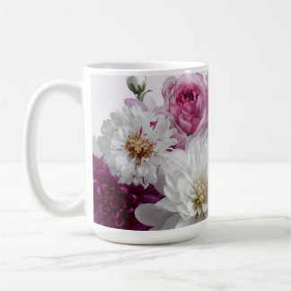 Botaniskt blomsterkonstverk på kaffekopp – Elegant