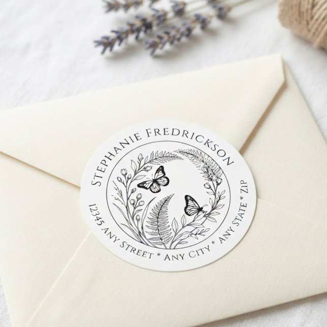 Botaniskt fjäril returadress klistermärke (Delicate butterfly and botanical design perfect for adding a breezy touch to garden party mail.)