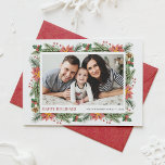 Botaniskt Gräs Nål och Poinsettia Ram Photo Julkort<br><div class="desc">Glad helg! Skicka helgdag önskemål och hälsning till familj och vänner med anpassadets platta fotokort. Den har vattenfärgade pinekoner,  gräs nål,  hollier,  bär och poinsettia. Anpassa genom att lägga till namn,  meddelande och vågrät foto. Det här fotokortet för blommigt av vintage finns i andra helgdag.</div>