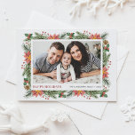 Botaniskt Gräs Nål och Poinsettias Ram Photo Helg Vykort<br><div class="desc">Glad helg! Skicka ditt helgdag och hälsning till familj och vänner med anpassadets blommigt julfotoport. Den har vattenfärgade pinekoner,  gräs nål,  hollier,  bär och poinsettia. Anpassa genom att lägga till namn,  meddelande och vågrät foto. Det här fotovykortet för blommigt av vintage finns i andra helgdag.</div>