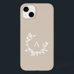 Botaniskt monogram initial Neutralt Beige Tan Taup<br><div class="desc">En hand plockade-begynnande andedräkt av löv och lagrar omger ditt monogram eller ditt initiala. Den minsta illustrationen av blommigten är perfekt för en rustik eller ett lantbruk. Klicka på knappen Anpassa om du vill ändra bakgrunden färg eller lägga till mer text.</div>