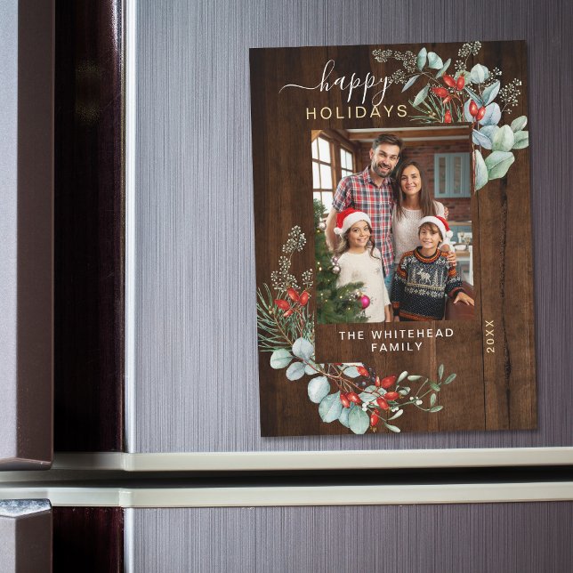 Botaniskt Mörk Wood Helgdag Magnet Card (You will love these beautiful Christmas cards! They feature botanical watercolor pine and berries.)
