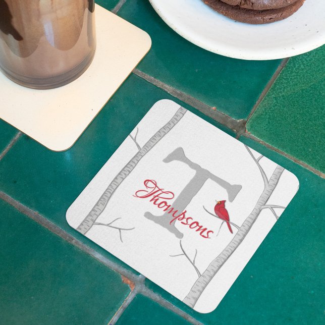 Botaniskt rödkardinalvinter Träd Monogram Underlägg Papper Kvadrat (Holiday monogram red cardinal party paper coast.)