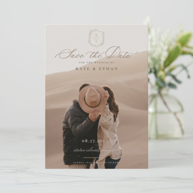 Botaniskt Vapensköld Monogram Bröllop Photo Spara Datumet (Stående Fram)