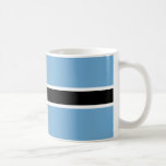Botswana Flagga Ceramic Mugg<br><div class="desc">Fira Botswanas skönhet och själ med denna elegant Botswana Flagga Ceramic Mugg. Med det ikoniska ljusblå fält med ett svart rand som gränsar till vitt är mugg en perfekt som hedrar Botswanas rik, historia och naturens underverk. Idealisk för att du njuter av morgonkaffe, te eller någon annan hett, så ger...</div>