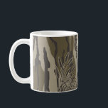 Bottomland camo whitetail hjort buck (jaktkamera) kaffemugg<br><div class="desc">Bottomlandscampo whitetail-buck-jaktkamouren är en specialiserad jaktkamouflage som är designad för optimal hemligstämpling i skogar och låglandsmiljöer. Med vackra toner och naturligt mönster blandas det sömlöst med skogen,  vilket ökar hjortarnas hälsa och effektivitet. Den här kameran ser till att jägarna förblir oupptäckta,  vilket förbättrar deras jaktstrategier i skogsområden.</div>