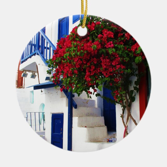 Bougainvillea som växer på hus i Mykonos, Grekland Julgransprydnad Keramik (Framsidan)