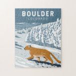 Boulder Colorado Cougar Retro Travel Art Vintage Pussel<br><div class="desc">Boulder-vektorkonsdesign. Boulder är en stad i Rocky mountains,  i norra Colorado. För västern är de trånga flatironerna sten-formationer som bortser från staden.</div>