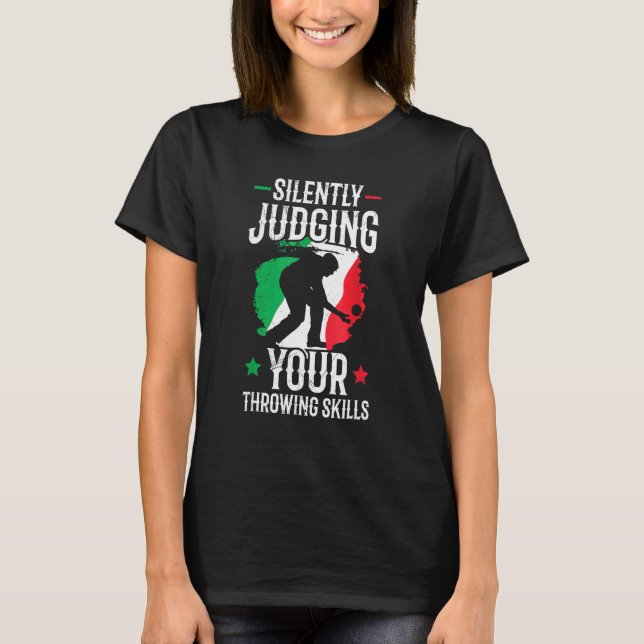 Boules Bocce Ball  Silently Judging Your Throwing  T Shirt (Framsida)