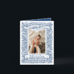 Bountivt Grenar Mörk blått Hanukkah-fotokort Helgkort<br><div class="desc">Grenar och små bär på detta hand plockade-foto ram. Flödesmenyfliksområdet lyder "A Väldigt Lycklig Hanukkah" - bilden kan ändras i färg eller tas bort så att du kan lägga till ditt eget skrivna hälsning. Familjen Namn och År är nedan, valfritt område för ett meddelande på baksidan eller så kan du...</div>