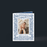 Bountivt Grenar Mörk blått Hanukkah-fotokort Helgkort<br><div class="desc">Grenar och små bär på detta hand plockade-foto ram. Flödesmenyfliksområdet lyder "A Väldigt Lycklig Hanukkah" - bilden kan ändras i färg eller tas bort så att du kan lägga till ditt eget skrivna hälsning. Familjen Namn och År är nedan, valfritt område för ett meddelande på baksidan eller så kan du...</div>