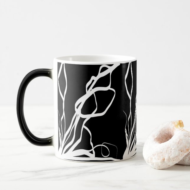 Bouquet Noir: Abstrakt Black & White Magisk Mugg (Med munk)