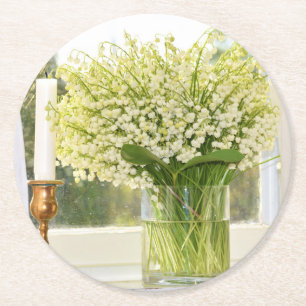 Bouquet vår blommor lilies i dalen underlägg papper rund