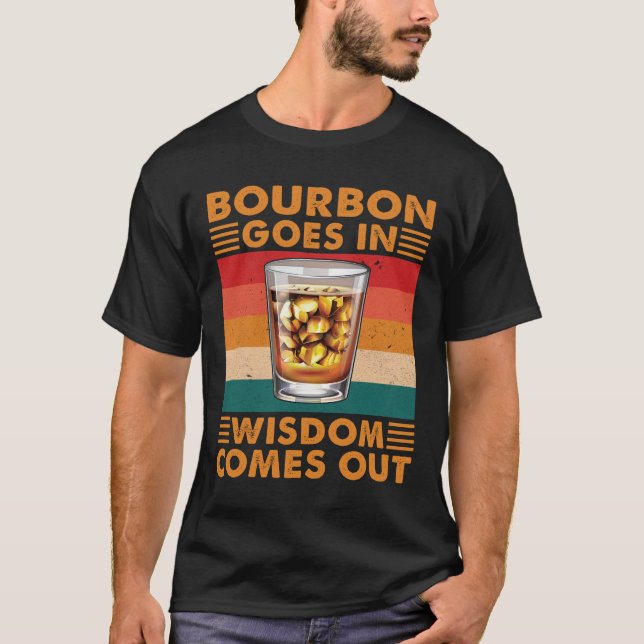 Bourbon Goes in Wisdom kommer ut underbart Whiskey T Shirt (Framsida)