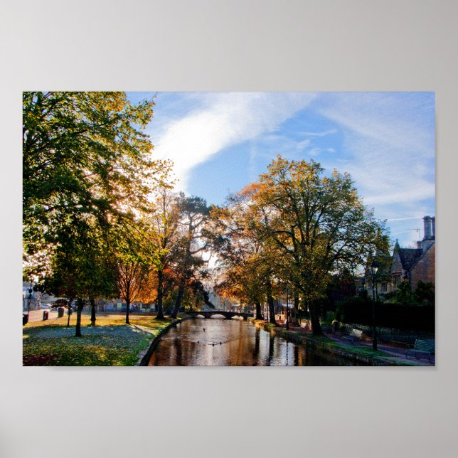 Bourton på Vatten Autumn Träd Cotswments UK Poster (Framsidan)