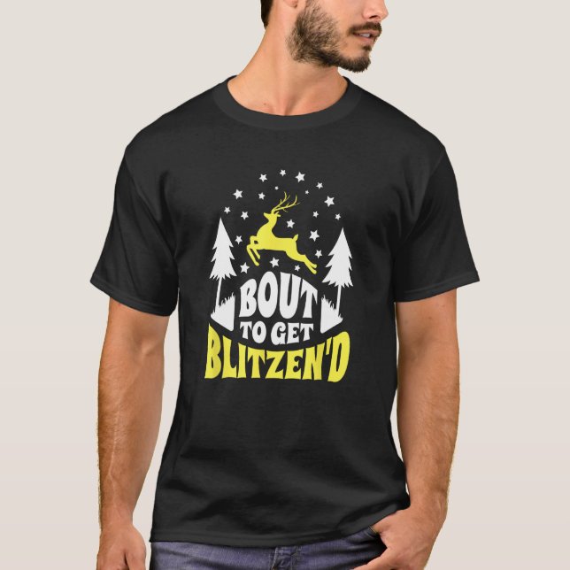 Bout to Get Blitzen d  Reindeer Drinking T Shirt (Framsida)