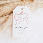 Bow-Bow, hon Gifter sig Tack Presentetikett<br><div class="desc">Bella Collection har vattenfärgsfärgerna  rosa coquette-menyfliksområdet och ett elegant calligraphy-skriptteckensnitt. Den här samlingen är känslig och feminin,  perfekt för din "gifter sig" temahändelse.</div>