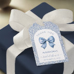 Bow Bridal Shower Blue White Arch Floral Thank You Presentetikett<br><div class="desc">An arched blue and white bridal shower design that combines the old and the new: a modern arch with a blue bow at the top, on a vintage blue and white floral pattern that resembles French toile de Jouy or chinoiserie. The occasion is written in script. The text is blue,...</div>