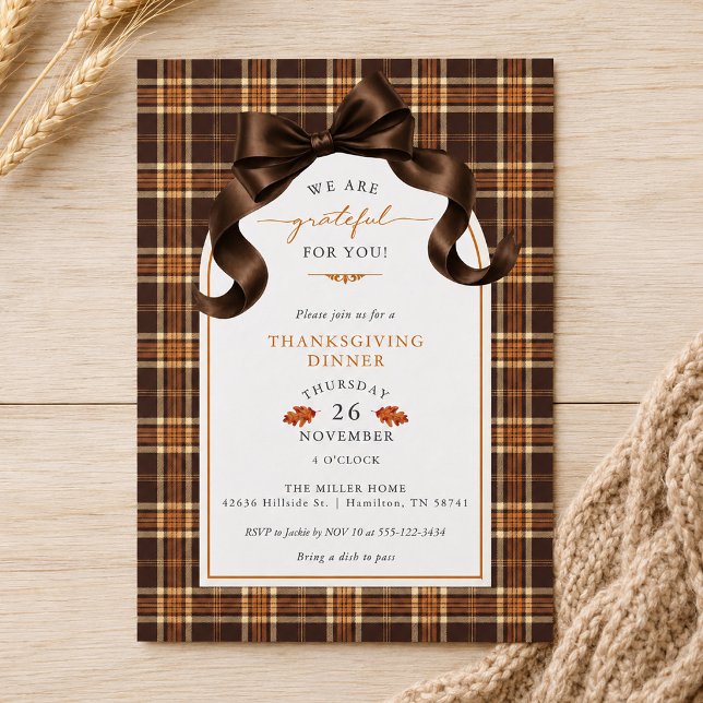 Bow Brun och Orange Plaid Thanksgiving Middag Inbjudningar (Bow Brown and Orange Plaid Thanksgiving Dinner Invitation)