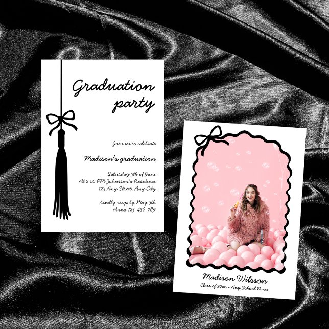 Bow Chic Black & White Grad Photo 2025 Studenten Inbjudningar (Bow Chic Black & White Grad Photo 2025 Graduation Invitation)