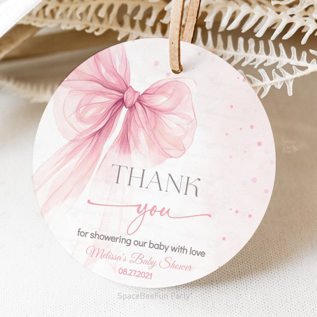 Bow Coquette Baby Shower Gåvor Etiketter (A delicate Bow Pink Coquette baby shower collection featuring soft pink bows, elegant details, and c)