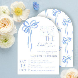 Bow, hon är på Knot Blue Bridal Shower Inbjudningar