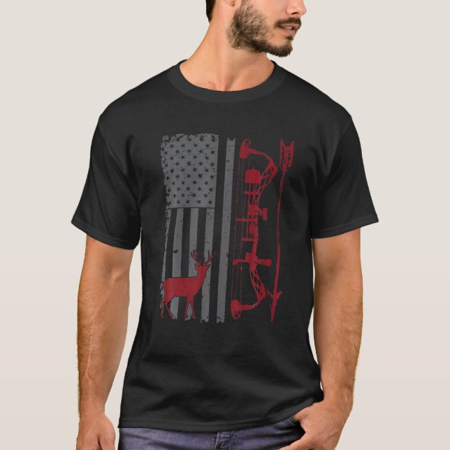 Bow Hunter American Flagga Buckwear Buck Silhouett T Shirt (Framsida)