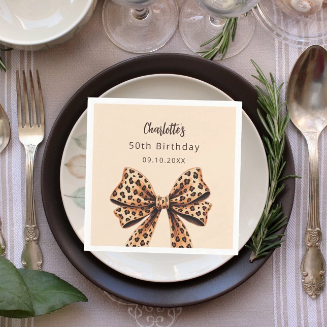 Bow leopard, bruna beige Birthday Pappersservett (Skapare uppladdad)