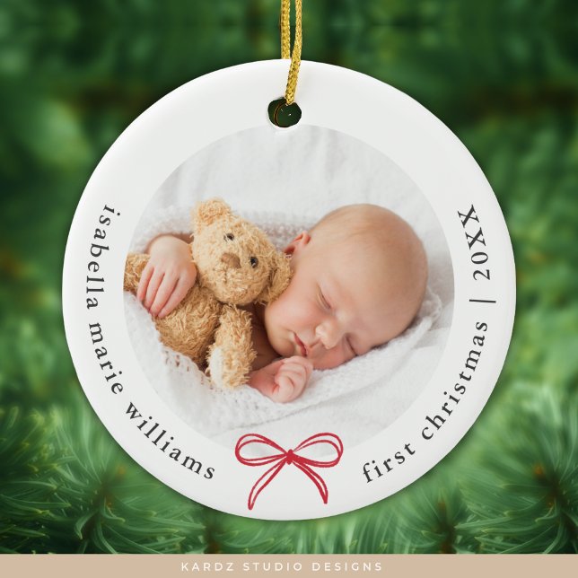 Bow Photo Modern Baby Första jul Julgransprydnad Keramik (Circle ceramic ornament shown, personalize and choose ceramic or metal.)