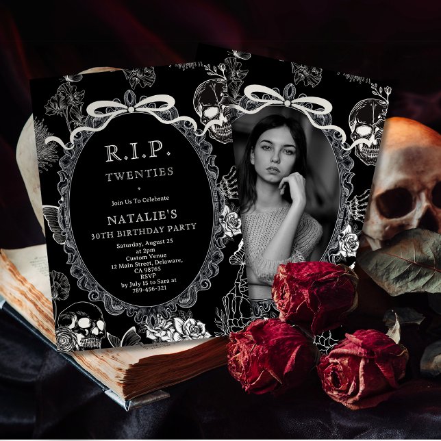 Bow Skull RIP 20-årsfest Ungdomsfoto Inbjudningar (Bow Skull RIP 20s 30th Birthday Party Youth Photo Invitation)