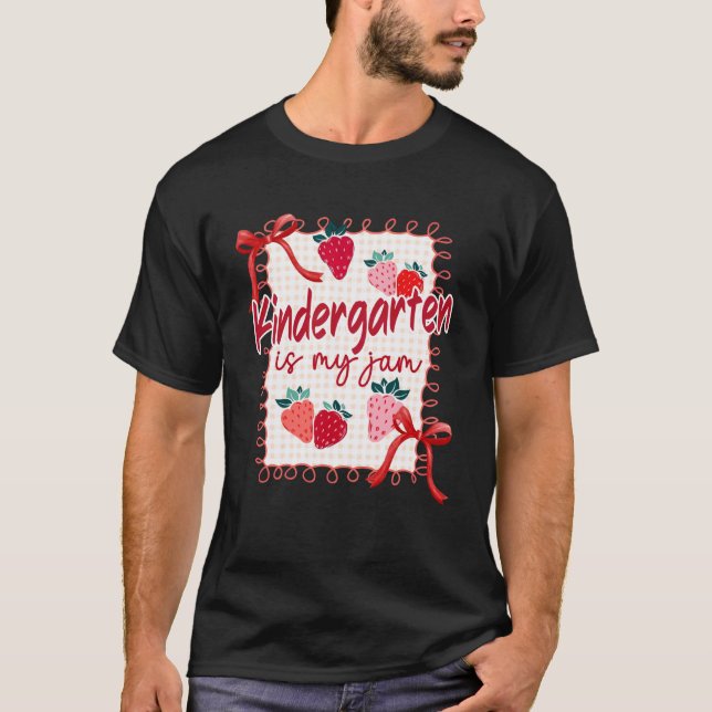 Bow Strawberry Kindergarten är min Jam-lärare snäl T Shirt (Framsida)