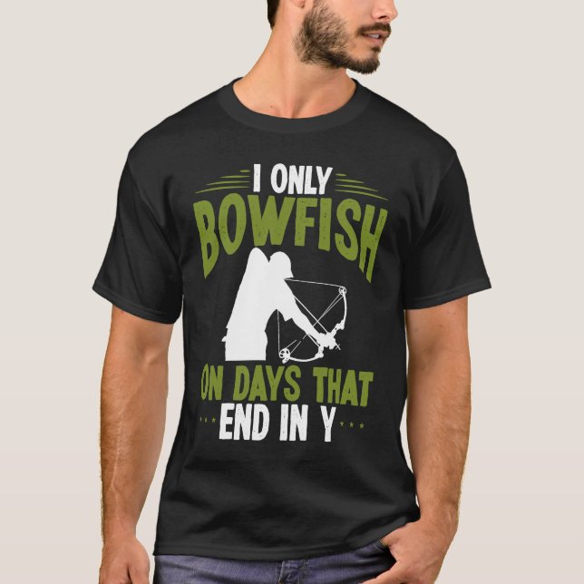 Bowfisher on days end in y Bowfishing Bowhunter Fi T Shirt (Framsida)