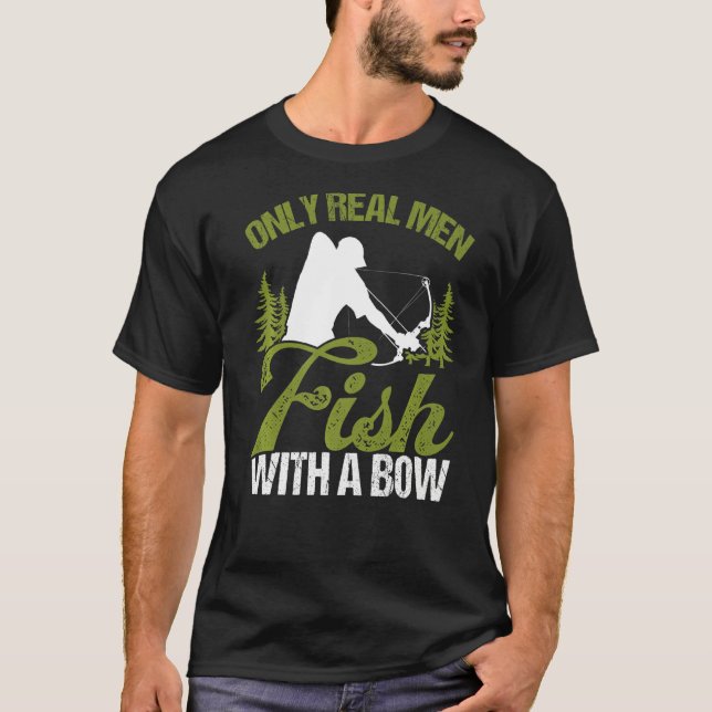 Bowfisher Only Real Men Fish with A Bow Hunter Fis T Shirt (Framsida)