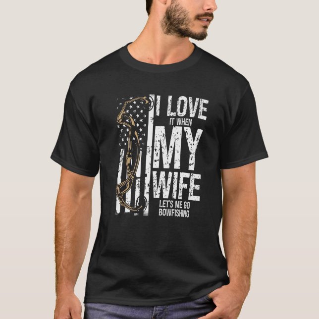 Bowfishing I love my Wife Bow Hunter Archer Fisher T Shirt (Framsida)