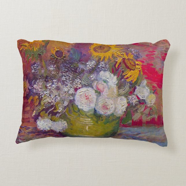 Bowl med blommor och Ro av Vincent van Gogh Prydnadskudde (Baksidan)